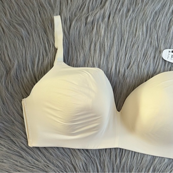 Secret Treasures Bra‎ Womens Size 36DD White Wireless Thin Padding Back Closure - Picture 3 of 7